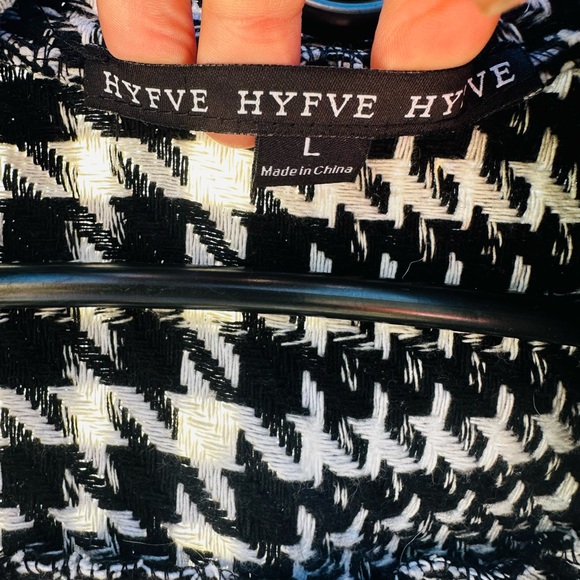 HYFVE black and white knit open belted long flowy cardigan EUC - Picture 5 of 6